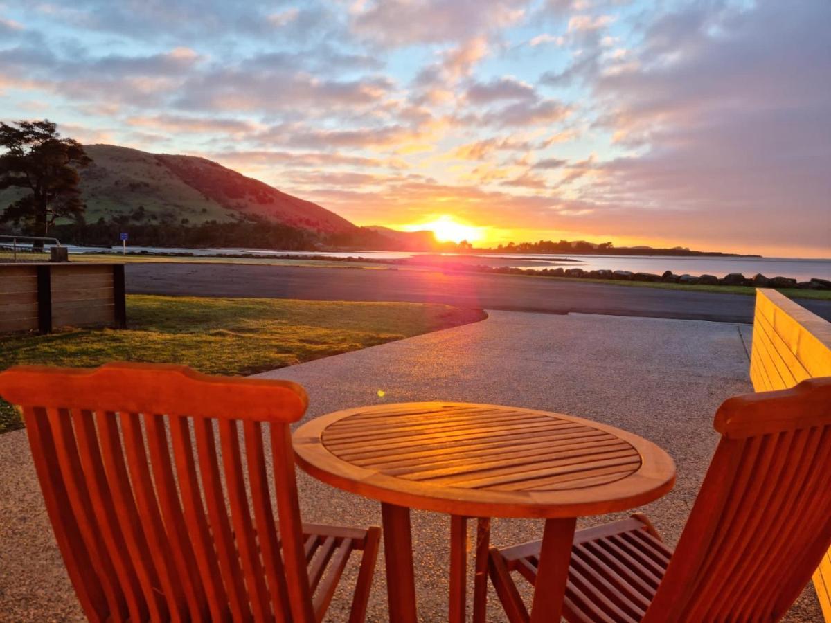 Pounawea Waterfront Motels Exterior foto